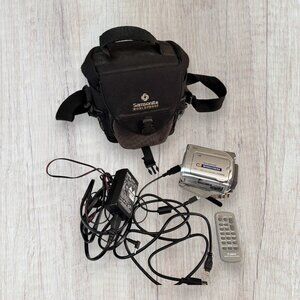 Canon ZR600 MiniDV Digital Video Camcorder Widescreen Remote Charger Case Bundle